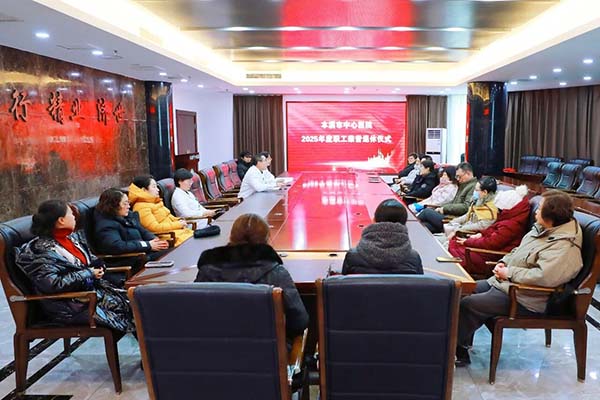 综合新闻丨岁月如歌映初心 荣退无悔敬芳华 ——本溪市中心医院举行2025年度职工荣誉退休仪式