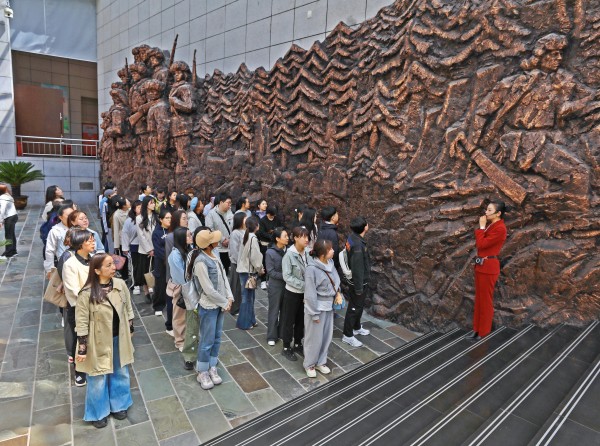 追寻红色足迹    激扬奋斗青春——本溪市中心医院五四青年节红色教育实践活动